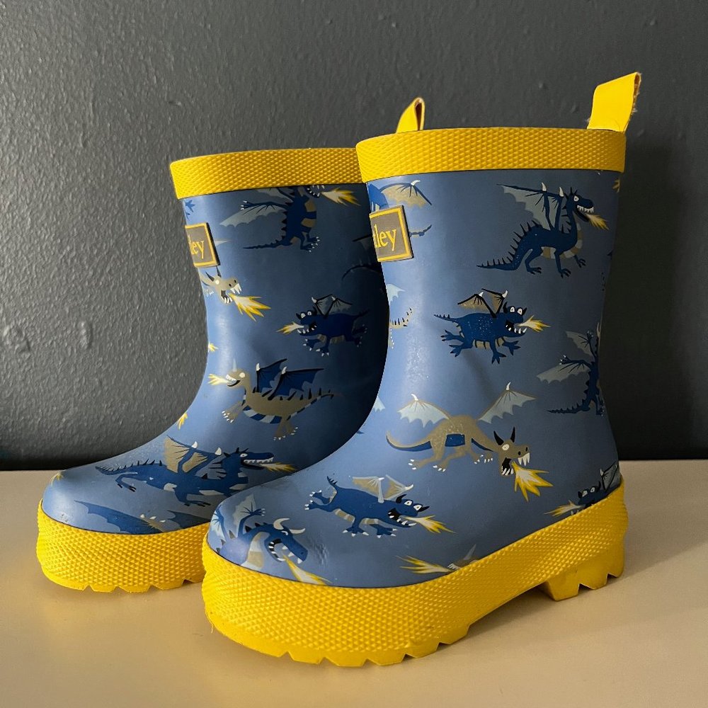 Hatley toddler rain boots with dragons, size 5